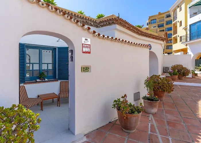 Modern In Cabopino Port Apartmán