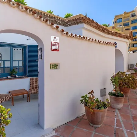 Modern In Cabopino Port דירה